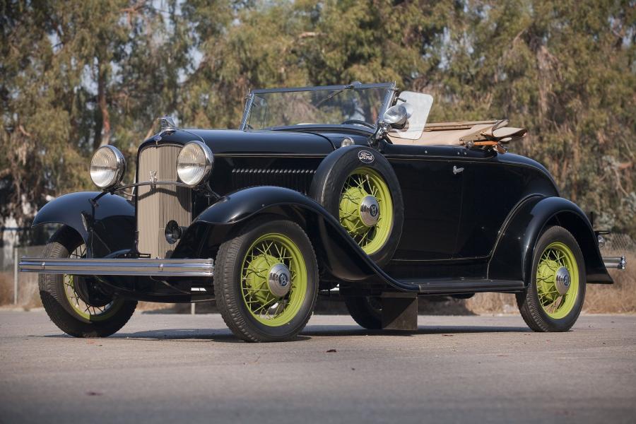  Ford Model 18 DeLuxe Roadster 1932 года  (фото 1 из 13)